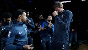 Aber ein Spiel stand noch aus - in San Antonio. Auch die Spurs ehrten Nowitzki noch einmal mit einem Tribute-Video vor dem Spiel, da flossen bereits die Tränen beim Oldie.