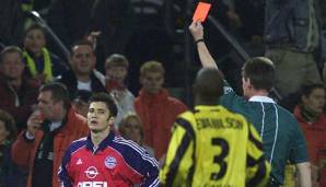 Es setzt insgesamt zwölf Gelbe Karten. Bixente Lizarazu, Stefan Effenberg und Evanilson fliegen vom Platz. Das Spiel sollte als "Schlacht von Dortmund" in die Bundesliga-Geschichte eingehen.