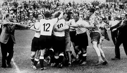 Doch mit der ungarischen Herrlichkeit ging's im Sommer 1954 zu Ende. Schuld war Deutschland, das in Bern sensationell den WM-Titel holte