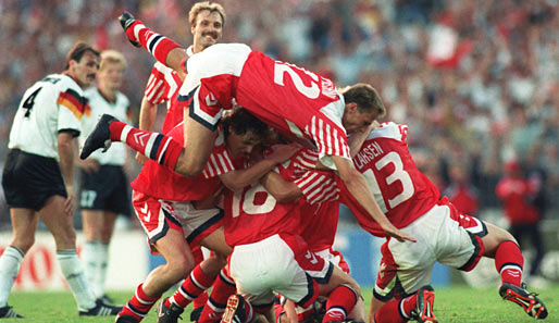 EM 1992: Weltmeister trifft auf Nachrücker. Klare Sache oder? Denkste! Die für Jugoslawien nachgerückten Dänen schafften die Überraschung und gewannen das Finale mit 2:0