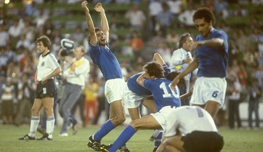 WM 1982: Als amtierender Europameister reiste die deutsche Mannschaft zur WM nach Spanien. Erst im Finale unterlag das Team von Trainer Jupp Derwall den Italienern mit 1:3