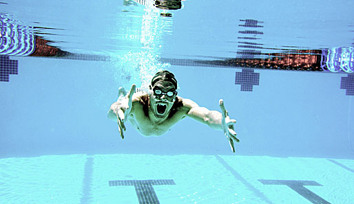 Im Interview hat er zwar behauptet, das Schwimmtraining nicht sonderlich zu mögen. Dieses Bild vermittelt aber einen ganz anderen Eindruck