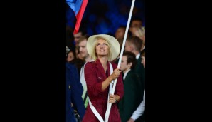 Sommer 2012: Maria Sharapova führt die russische Olympiamannschaft als Fahnenträgerin an