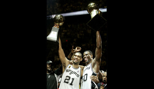 The Twin Towers, Tim Duncan (l.) und David Robinson, bildeten für die San Antonio Spurs mehrere Jahre ein Traumduo unter den Brettern der Liga