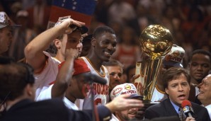 2 Titel - Houston Rockets: In die Baseball-Pause Jordans Mitte der 90er schlüpfte das Team von Über-Center Hakeem Olajuwon und triumphierte back-to-back