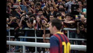 Aber nicht nur die Bayern sind in Fernost beliebt: Auch Lionel Messi traf in Thailand auf euphorischer Fans - Fotoapparate und Smartphones laufen heiß