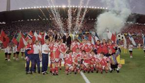 Dänemark gewann die EM 1992 sensationell im Finale gegen den Weltmeister aus Deutschland. Eigentlich hatte man sich gar nicht für die Endrunde qualifiziert. Die Dänen rutschten nur rein, weil Jugoslawien aufgrund des Balkankonflikts disqualifiziert wurde.