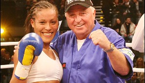 Im Gegensatz zu Fritz Sdunek hat Wegner mit boxenden Frauen kein Problem. Er verhalf Cecilia Braekhus 2009 zum Gürtel der WBA und WBC und 2010 zum WBO-Titel