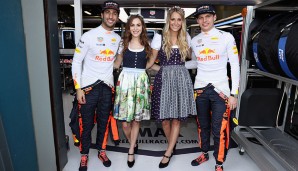 Diese zwei Ladies machen Red Bull eine Freude und zeigen sich ganz passend im österreichischen Dirndl. Bei diesem hübschen Anblick können Ricciardo und Verstappen natürlich nur grinsen