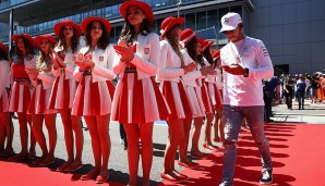 RUSSLAND-GP: Auf dem Sochi Autodrom sind hübsche Frauen keine Mangelware. Lewis Hamilton scheint davon aber nicht sonderlich beeindruckt