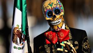 Huch! Diese Gestalt sieht kurios aus, für mexikanische Verhältnisse aber ganz normal - zumindest am "Tag der Toten"
