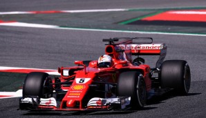 Sebastian Vettel landet knapp vor Hamilton