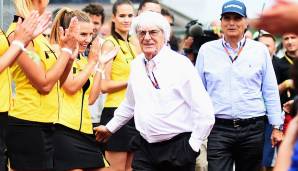 Vorab: Mit diesem silberköpfigen Herrn in der Mitte, Bernie Ecclestone sein Name, hätte es ein Verbot der Grid Girls wohl niemals gegeben. Die neuen F1-Besitzer von Liberty Media hatten aber andere Pläne und wollen mit der Zeit gehen.