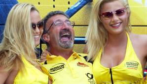 Der ehemalige Teamchef hatte offenbar ganz besonders viel Spaß mit den Damen in Gelb.
