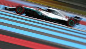 Lewis Hamilton hat beim Qualifying zum Frankreich-GP die schnellste Zeit in den Asphalt gebrannt.