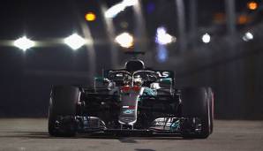 Lewis Hamilton schnappt sich in Singapur die Pole Position, Sebastian Vettel landet auf Platz 3.