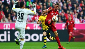 Perfekt in A- und B-Note erzielt Thomas Müller das 1:0 für Bayern gegen Dortmund