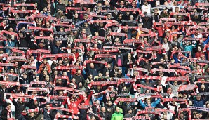 Die DFL erteilt, unter Auflagen, allen 52 Bewerbern die Bundesliga-Lizenz