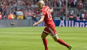 Fußball gespielt wurde aber auch - und das standesgemäß: Arjen Robben bringt die Münchner gegen Freiburg früh in Führung...