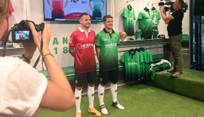 Hannover 96 stellt seine Jerseys für die neue Saison vor. Dabei setzen die Niedersachsen einmal mehr auf Tradition