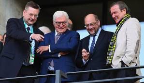 Martin Schulz (2. v. re.) begrüßt die Idee einer Gehaltsobergrenze im Fußball