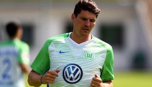 VfL Wolfsburg: Mario Gomez. Nach Luiz Gustavos Wechsel nach Frankreich ist der Nationalstürmer der neue Chef