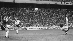 Auftakt-Bomber: Nicht Gerd Müller (10), sondern Klaus Fischer (r., 13) hält den Rekord für die meisten Tore an ersten Spieltagen. Zum Saisonstart 1971/72 traf Fischer gleich vierfach - ein weiterer Rekord. Ob diese Marke 2017 geknackt werden kann?