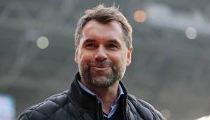Sein Nachfolger ist der Ex-Magath-Assistent Bernd Hollerbach. Er soll den HSV vor dem ersten Abstieg aus der Bundesliga retten.