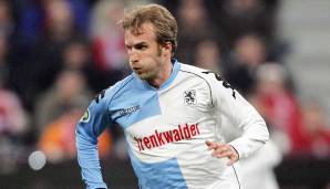 Daniel Bierofka wurde damals verletzt vom Feld getragen. Nach zwei Jahren als Trainer von 1860 München verließ er die Löwen Anfang November im Streit und unter Tränen. Investor Ismaik warf dem e.V. Mobbing des Trainers vor.