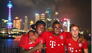 Der FC Bayern war schon im Sommer 2015 in China - Alaba, Boateng und Götze posierten vor der Skyline von Shanghai