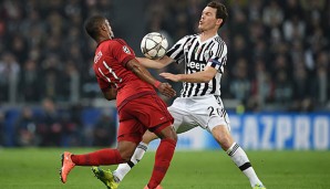Douglas Costa und Stephan Lichtsteiner könnten demnächst gemeinsam für Juventus Turin auflaufen