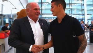 "Hallo Herr Präsident!" Uli Hoeneß begrüßt seine Granate James Rodriguez am Flughafen in München