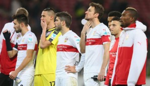 Die Spieler des VfB Stuttgart stellten sich den Fans nach der 0:4-Pleite gegen Augsburg