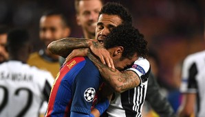 Dani Alves tröstet Neymar nach dessen Auscheiden mit Barcelona