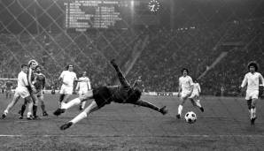 31. März 1976/14. April 1976, Halbfinale im Landesmeistercup, Hinspiel Real - FCB 1:1, Rückspiel FCB - Real 2:0: Auf den Bomber der Nation ist Verlass. Müller macht alle drei Buden und schießt die Münchner ins Finale. Breitner und Netzer sind geschlagen.