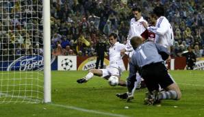 10. April 2002, Viertelfinale Champions League, Rückspiel, Real - FCB 2:0: Helguera bringt die Galaktischen in Führung, dann trifft Guti in der 85. Minute zum Sieg. Gegen dezimierte Münchener (Rot Salihamidzic) hat Real den längeren Atem.