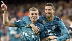 Cristiano Ronaldo und Toni Kroos feiern ein Tor für Real Madrid.