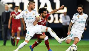 Eine entscheidende Szene des Finals: Nach dem Zweikampf mit Sergio Ramos muss Mohamed Salah bereits nach 30 Minuten verletzt ausgewechselt werden.