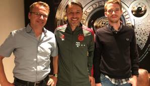 Bayern-Trainer Niko Kovac (M.) mit Perform-Chefredakteur Martin Volkmar (l.) und Goal-Reporter Dennis Melzer.