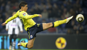 James Rodriguez: Hoch das Bein! In Eruopa führte Rodriguez seine Gymnastikübungen zunächst für Porto auf.