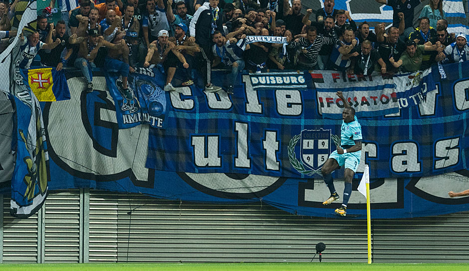 Auch beim Spiel zwischen RB Leipzig war Einiges los - Portos Vincent Aboubakar ließ den mitgereisten Gäste-Anhang jubeln