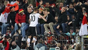 Lukas Podolski verabschiedet sich von den deutschen Fans