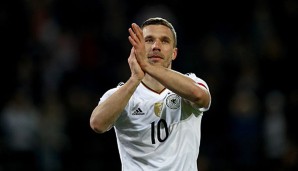 Lukas Podolski bedankt sich erneut bei den Fans