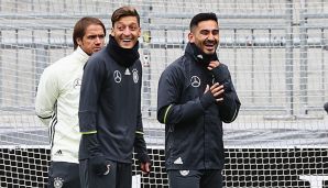 Mesut Özil (l.) und Ilkay Gündogan haben für Wirbel gesorgt.