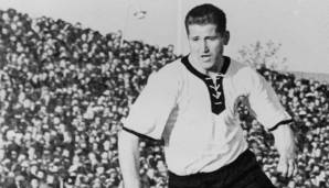 Helmut Rahn: Wurde durch seine beiden Tore im Finale 1954 gegen Ungarn zur Legende und schoss die DFB-Auswahl zum ersten WM-Titel. Der "Boss" machte 21 Tore in 40 Spielen für Deutschland.