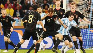 Per Mertesacker traf mit der DFB-Elf unter anderem bei der WM 2010 auf Lionel Messi.