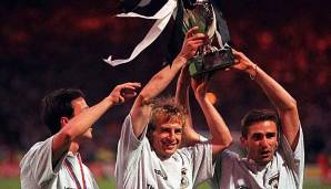 Stefan Kuntz und Jürgen Klinsmann feiern den Gewinn der Europameisterschaft 1996.