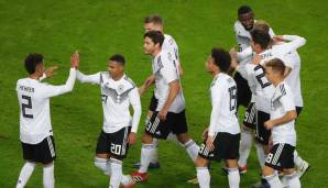 Das DFB-Team setzt sich im vorletzten Länderspiel des Jahres problemlos gegen Russland durch. Beim 3:0 in Leipzig überzeugt vor allem die Offensive um einen jungen Startelf-Debütanten. Die Einzelkritik und Noten.