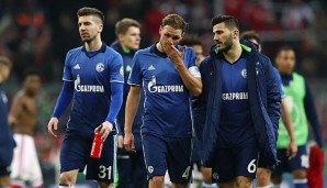 Matija Nastasic, Benedikt Höwedes und Sead Kolasinac enttäuscht nach dem Pokal-Aus gegen den FC Bayern