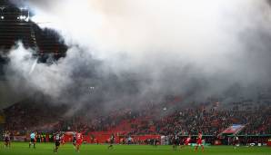 ... und hüllten das Stadion somit in Rauch